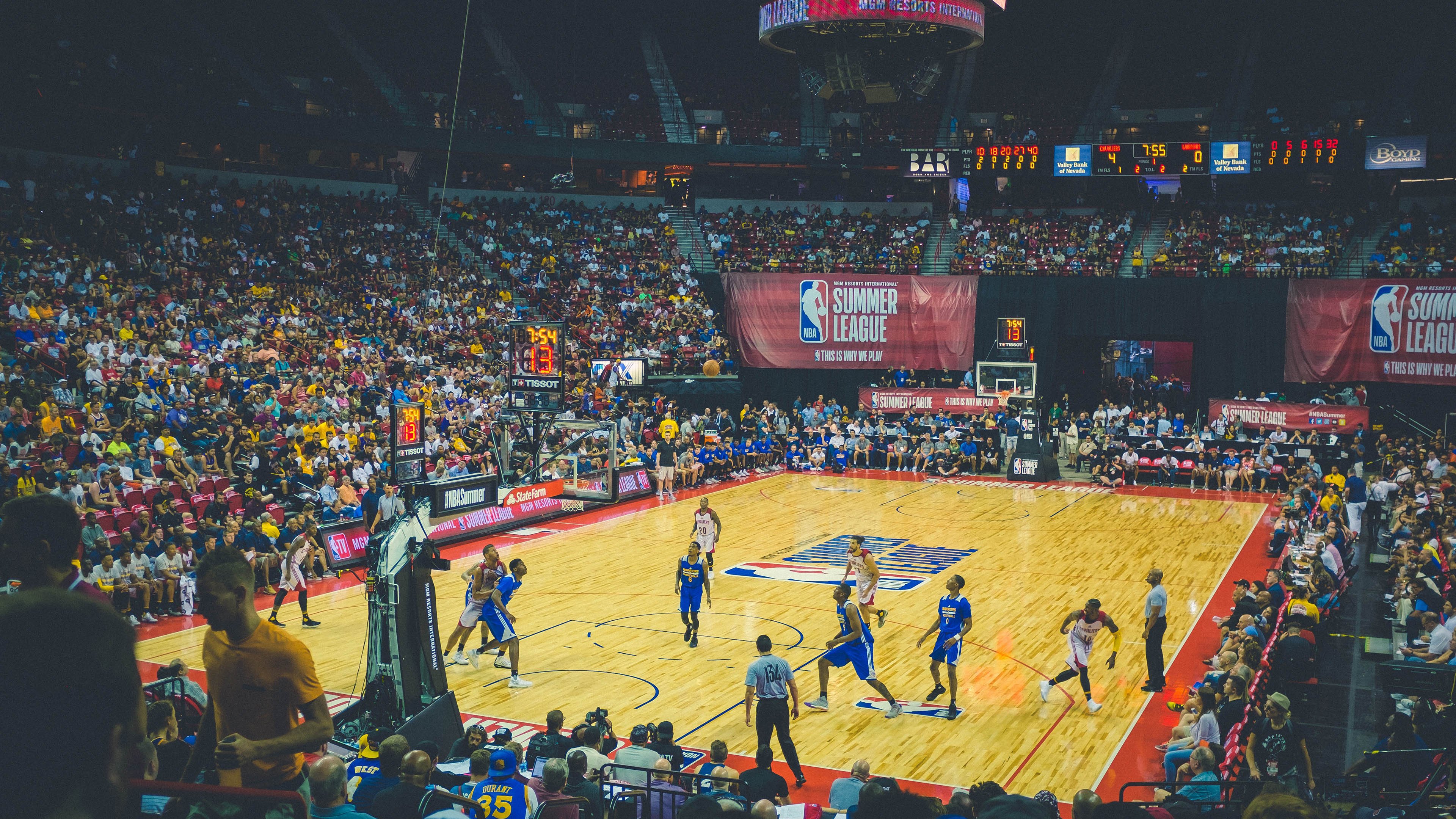 中后卫球员传球能力是否正在成为新标配，后卫给中锋传球